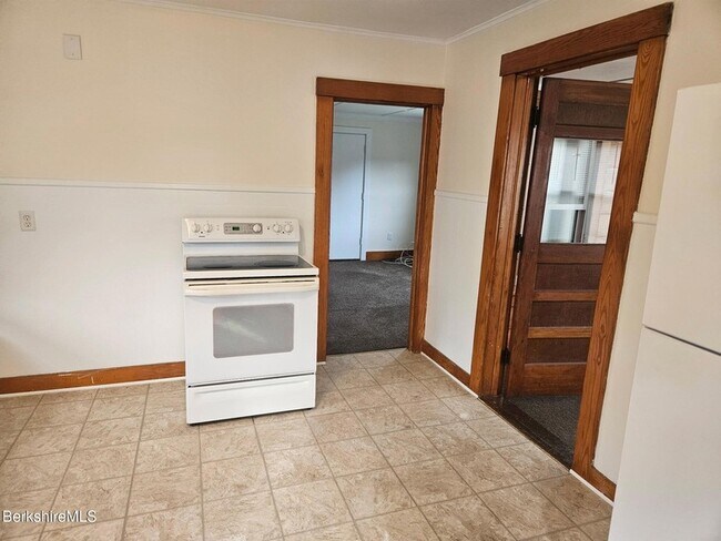 Foto del edificio - 1 Edward Ave