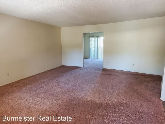 Foto del edificio - 1025 Meadow Lake Dr