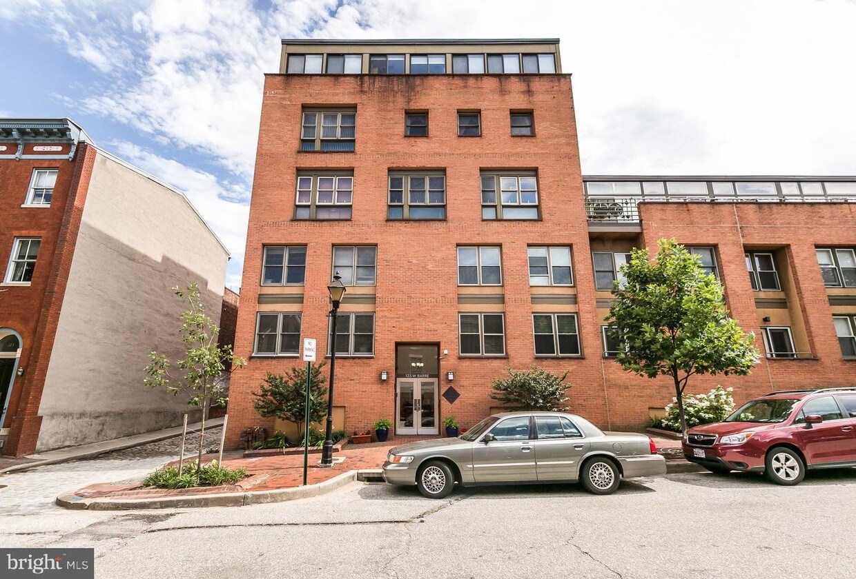Primary Photo - 123 W Barre St