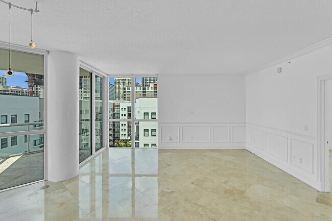 Foto del edificio - 111 SE 8th Ave