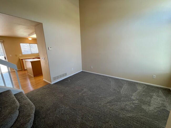 Building Photo - 3 bed/2.5 bath Available now! Milestone RES