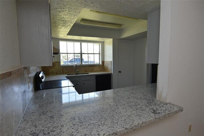 Building Photo - 6369 S Briar Bayou Dr