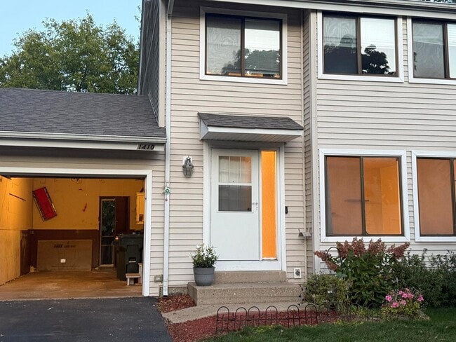 Building Photo - 1410 Whispering Springs Cir