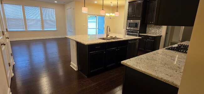 Building Photo - 1045 Benay Rd