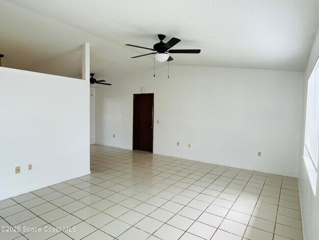 Foto del edificio - 153 Bayamo Ave NE