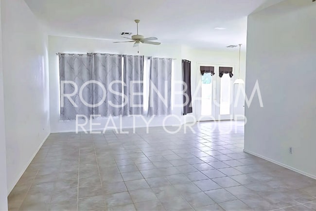 Foto del edificio - Stunning 2-beds, 2-baths home located in t...
