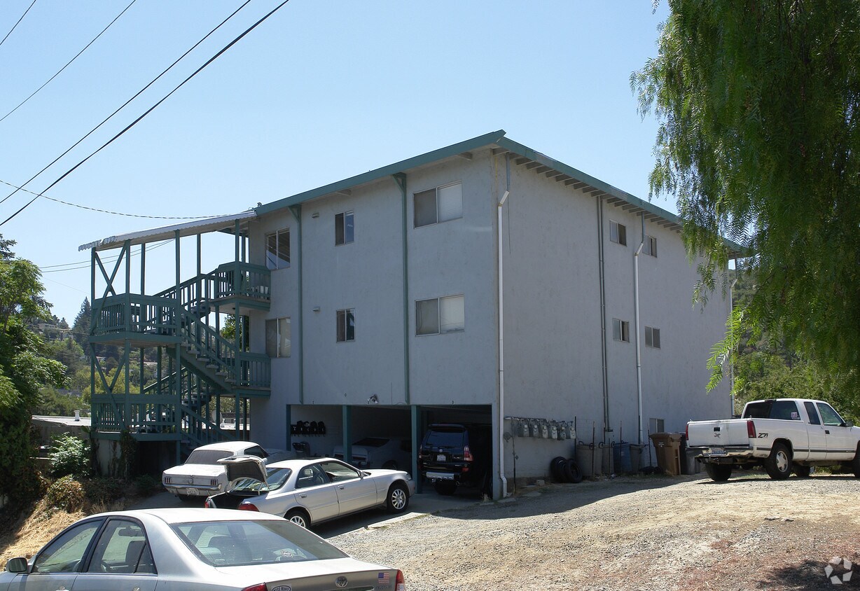 Building Photo - 524 Richardson St