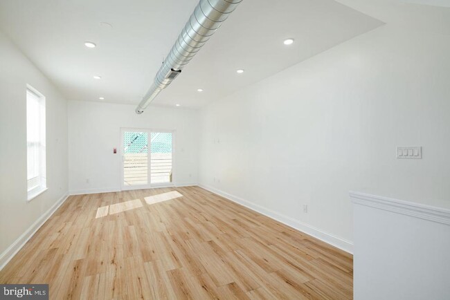 Building Photo - 1633 Swain St