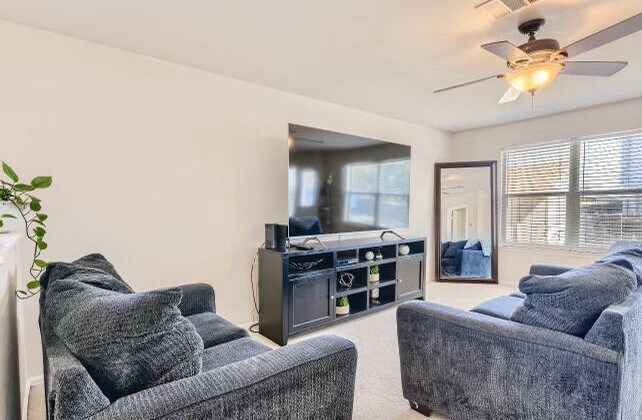 Foto del edificio - 1305 Sunflower Ln