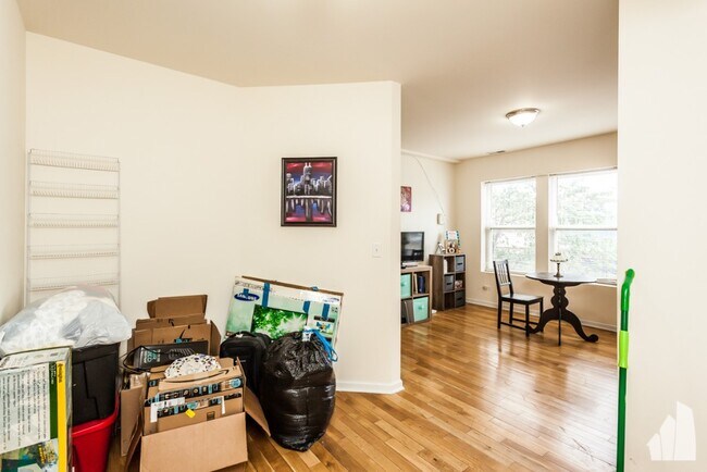 Foto del edificio - 3105 W Lawrence Ave