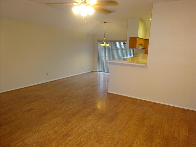 Building Photo - 8635 Sunny Ridge Dr
