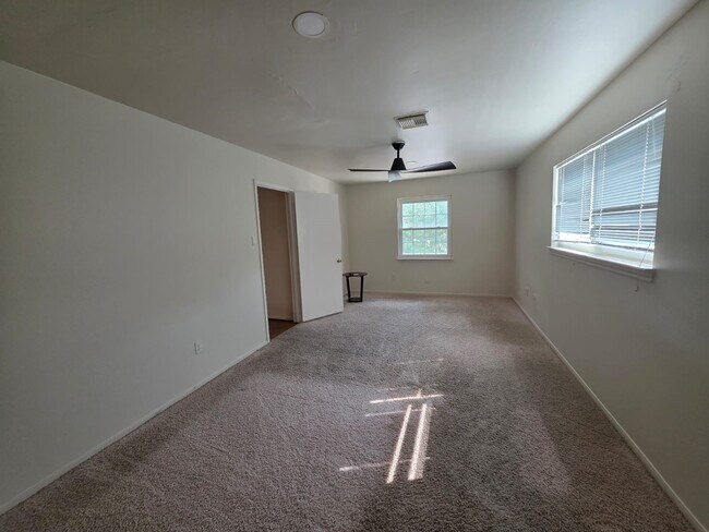 Foto del edificio - 13830 Burgoyne Rd
