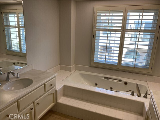 Building Photo - 6061 Shadowbrook Cir