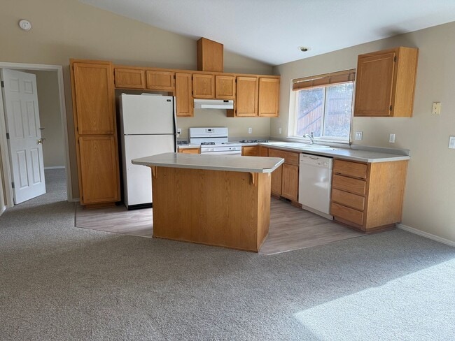 Foto del edificio - 3 Bed/2 Bath Single Level Home with Fenced Backyard