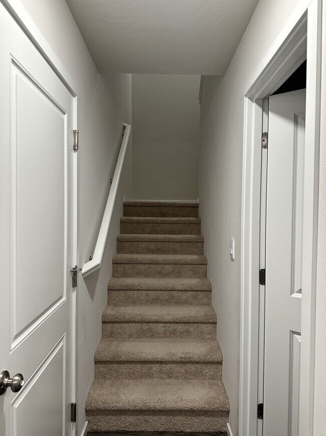 Building Photo - Stylish 4 Bedroom Home - COMING AVAILABLE SOON!