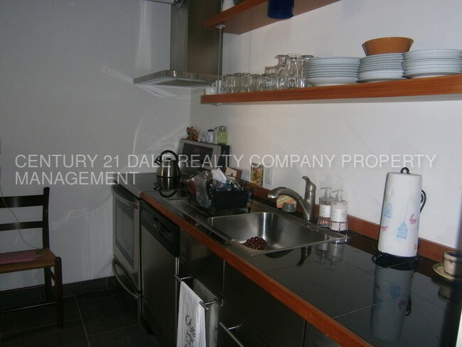 Foto del edificio - 1000 Country Club Rd
