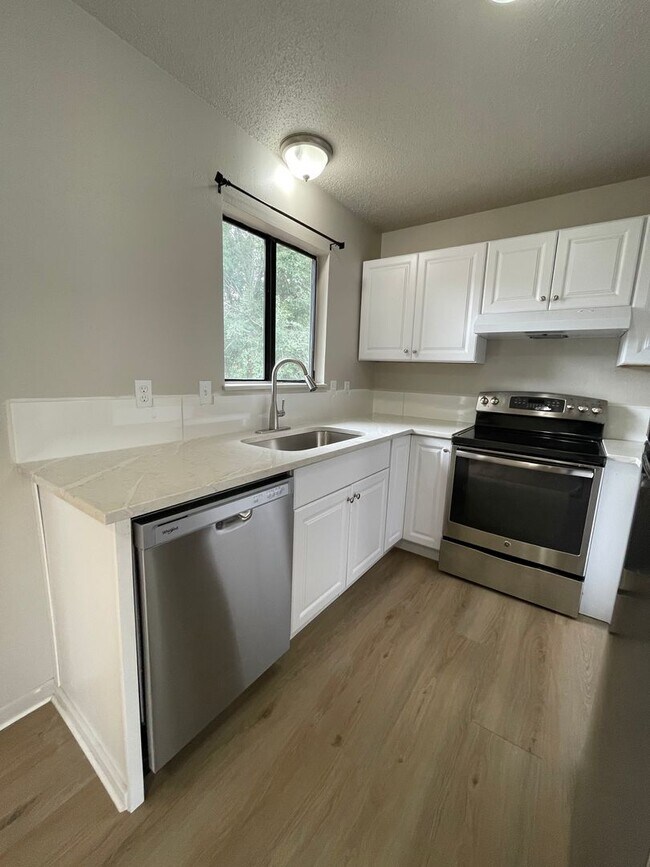 Building Photo - 607-609 Parker St Duplex