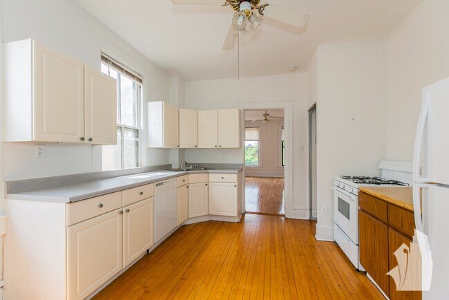 Foto del edificio - 2351 N Southport Ave