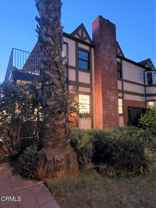 Primary Photo - 129 S Encinitas Ave