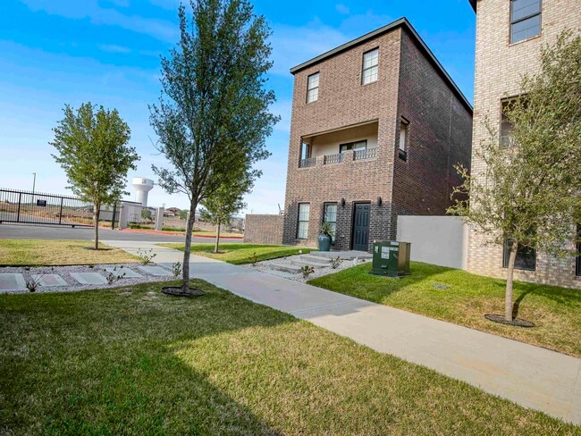 Building Photo - 210 Veracruz Dr