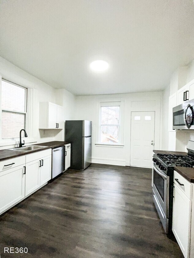 3 br, 1 bath House 230 E Elizabeth Hazel... House Rental in