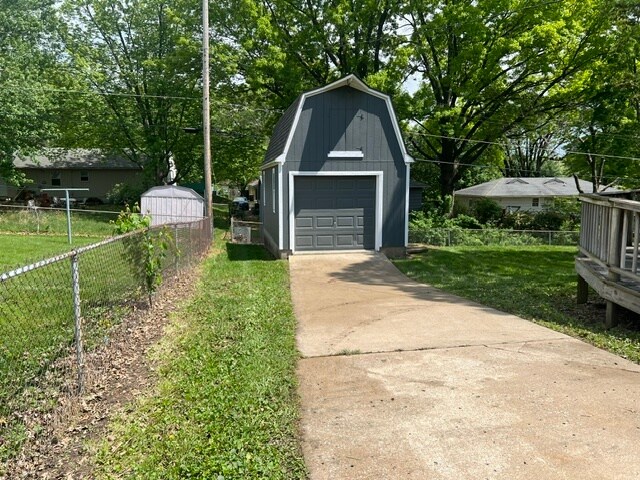 Building Photo - 802 SW 18 St