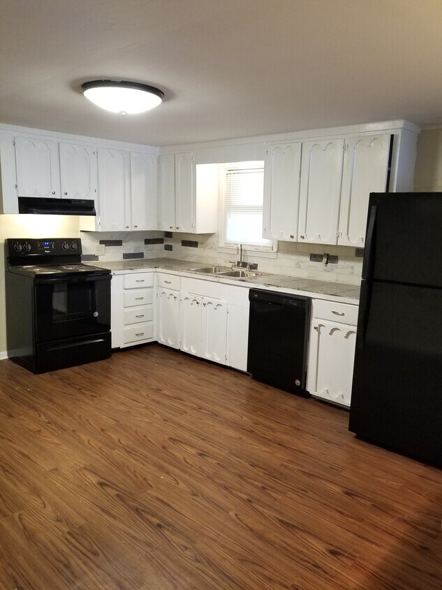 Foto principal - 1117 E Nettie Ave