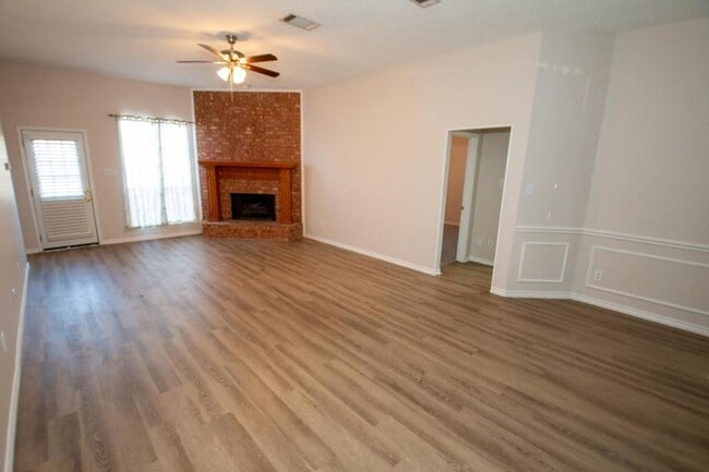 Building Photo - 1902 Thornhill Way