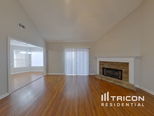 Building Photo - 804 Ravins Way