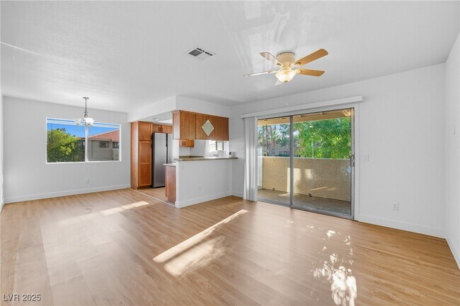 Foto del edificio - 7200 W Pirates Cove Rd