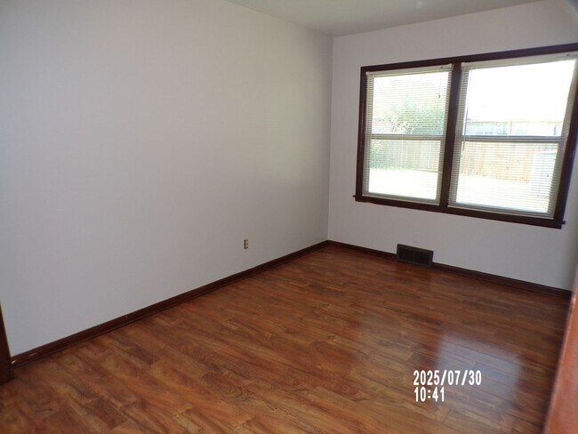 Foto del edificio - Freshly painted interiors!!!