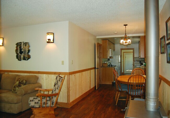 Foto del edificio - 8068 Loop Rd