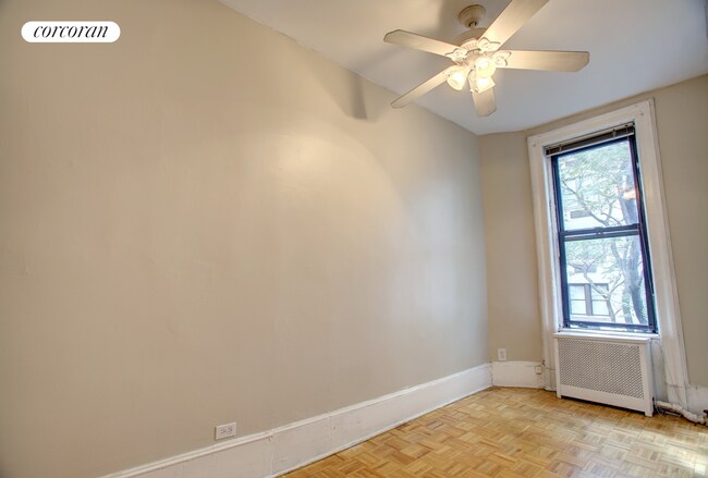 Foto del edificio - 64 W 82nd St