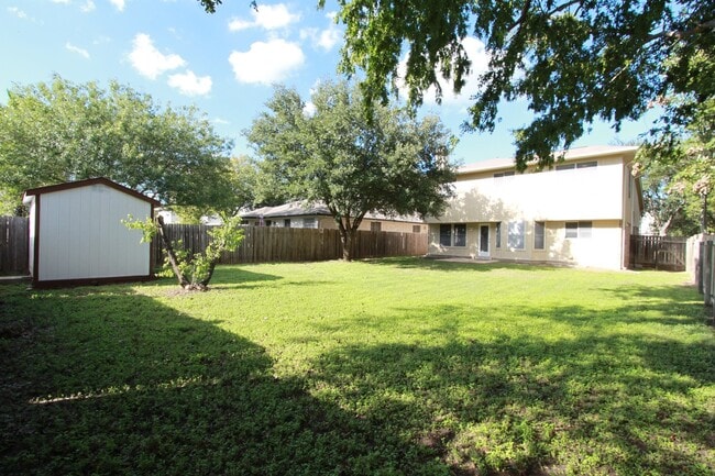 Building Photo - 4 Bedroom, 2.5 Bath Home in North Austin