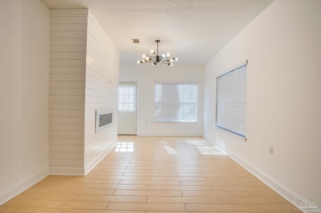 Building Photo - 1200 Jasper St