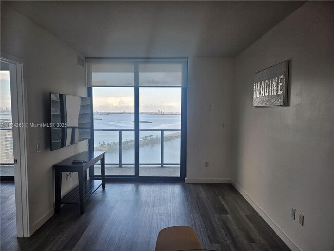 Foto del edificio - 501 NE 31st St