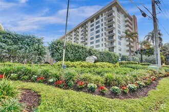Building Photo - 1149 Hillsboro Mile