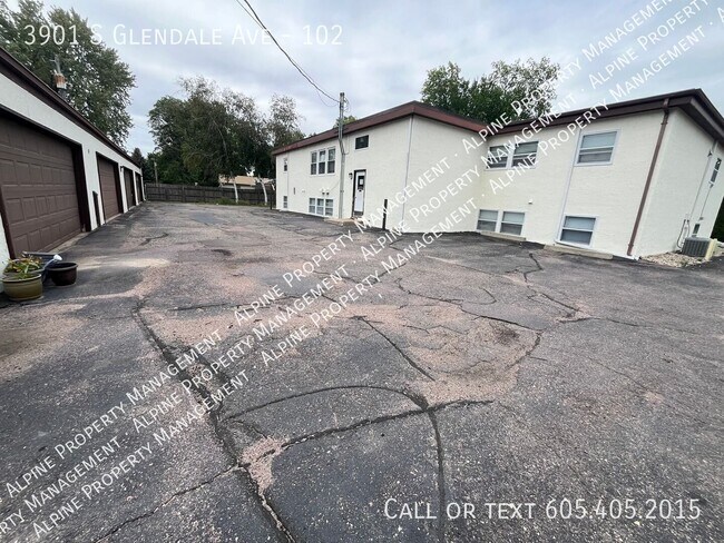 Foto del edificio - 3901 S Glendale Ave
