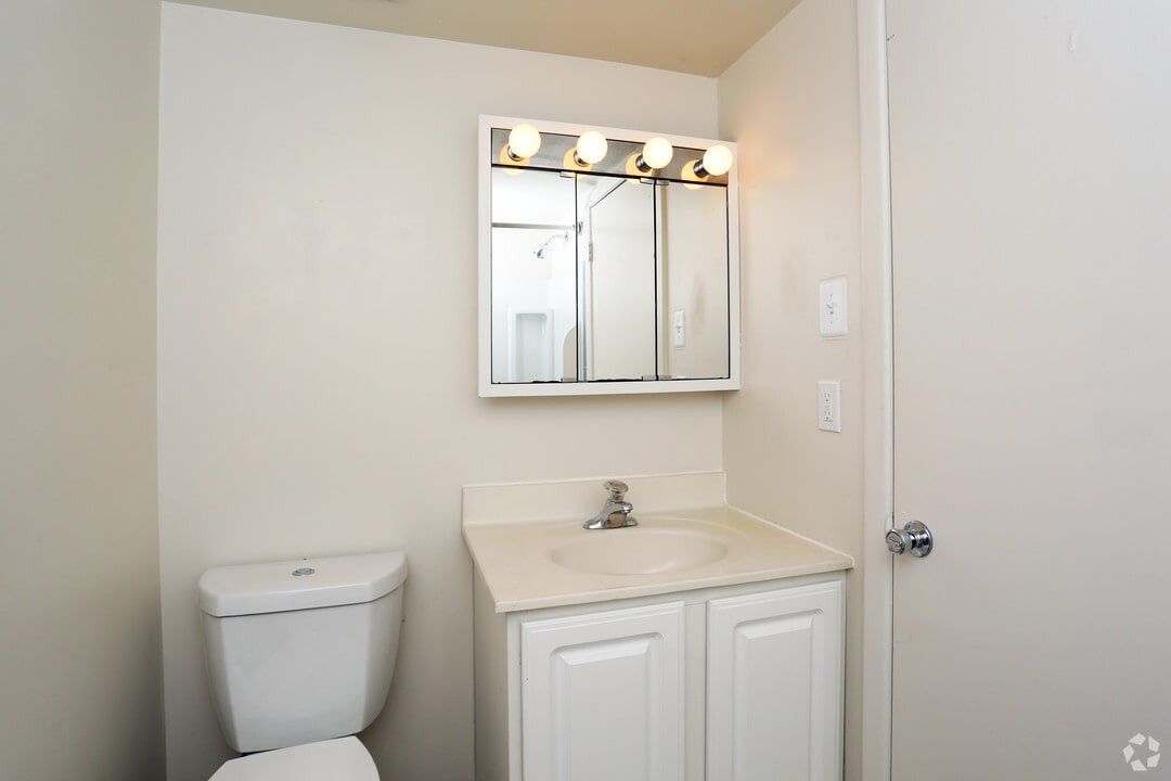 Cedar Glen Apartments photo 3