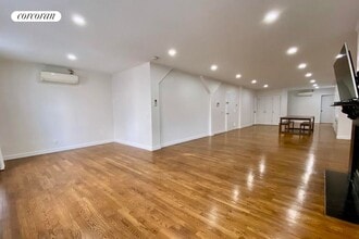 Building Photo - 59 Grand St