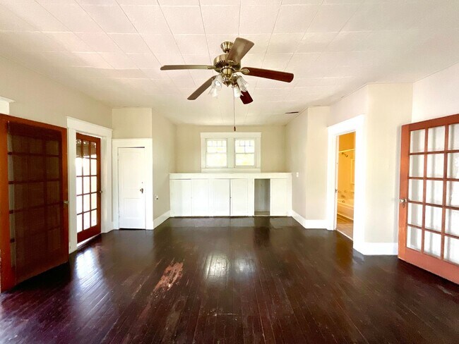 Foto del edificio - 810 W Magnolia Ave