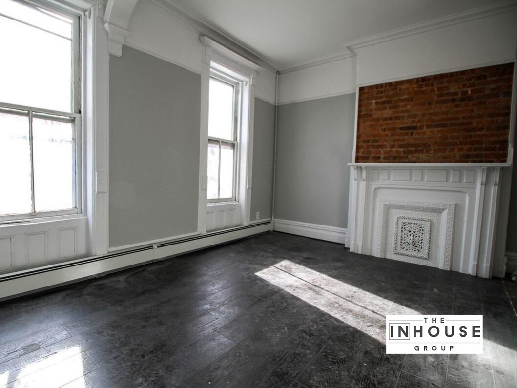 Foto principal - 962 Greene Ave