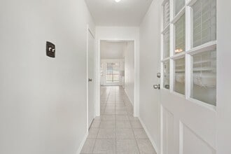 Building Photo - 2213 Baylor Dr