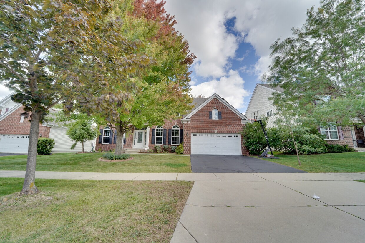 Foto principal - 2027 Amelia Ln