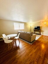 Building Photo - 39 Pleasant St