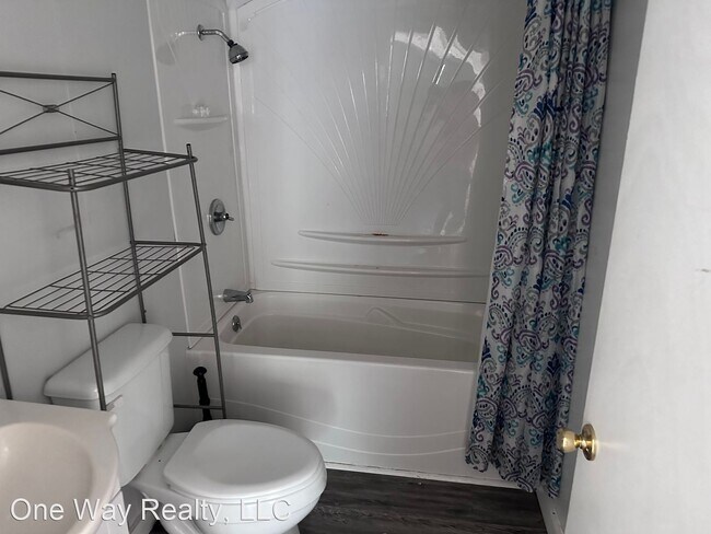 Building Photo - 3 br, 1 bath House - 118 N 11th st