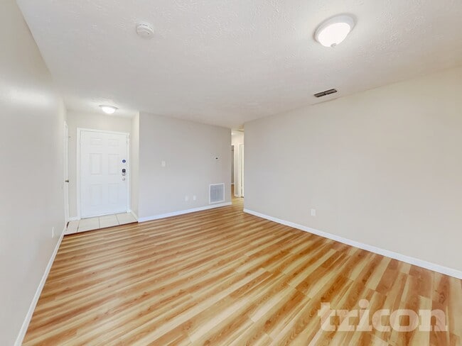 Building Photo - 2704 Mnr Hl Dr