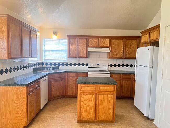 Foto del edificio - 2306 Basalt Dr. - Call LONGHORN PROPERTIES...
