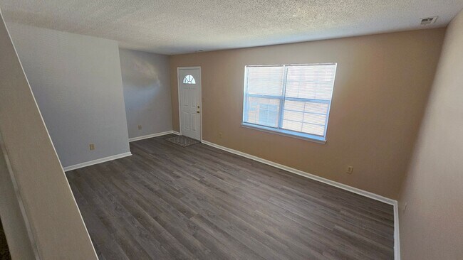 Foto del edificio - Quaint Townhome in Country Club Villas