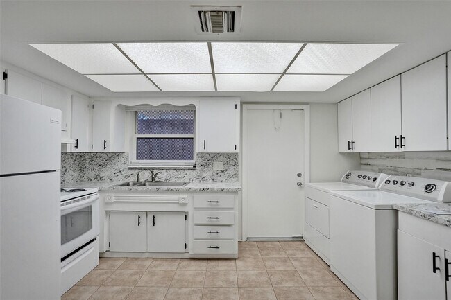 Foto del edificio - 4240 NW 21st Ave